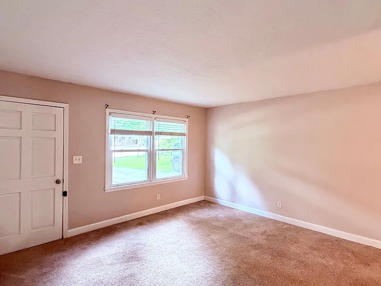 4431 Donegal Cir — Photo 8