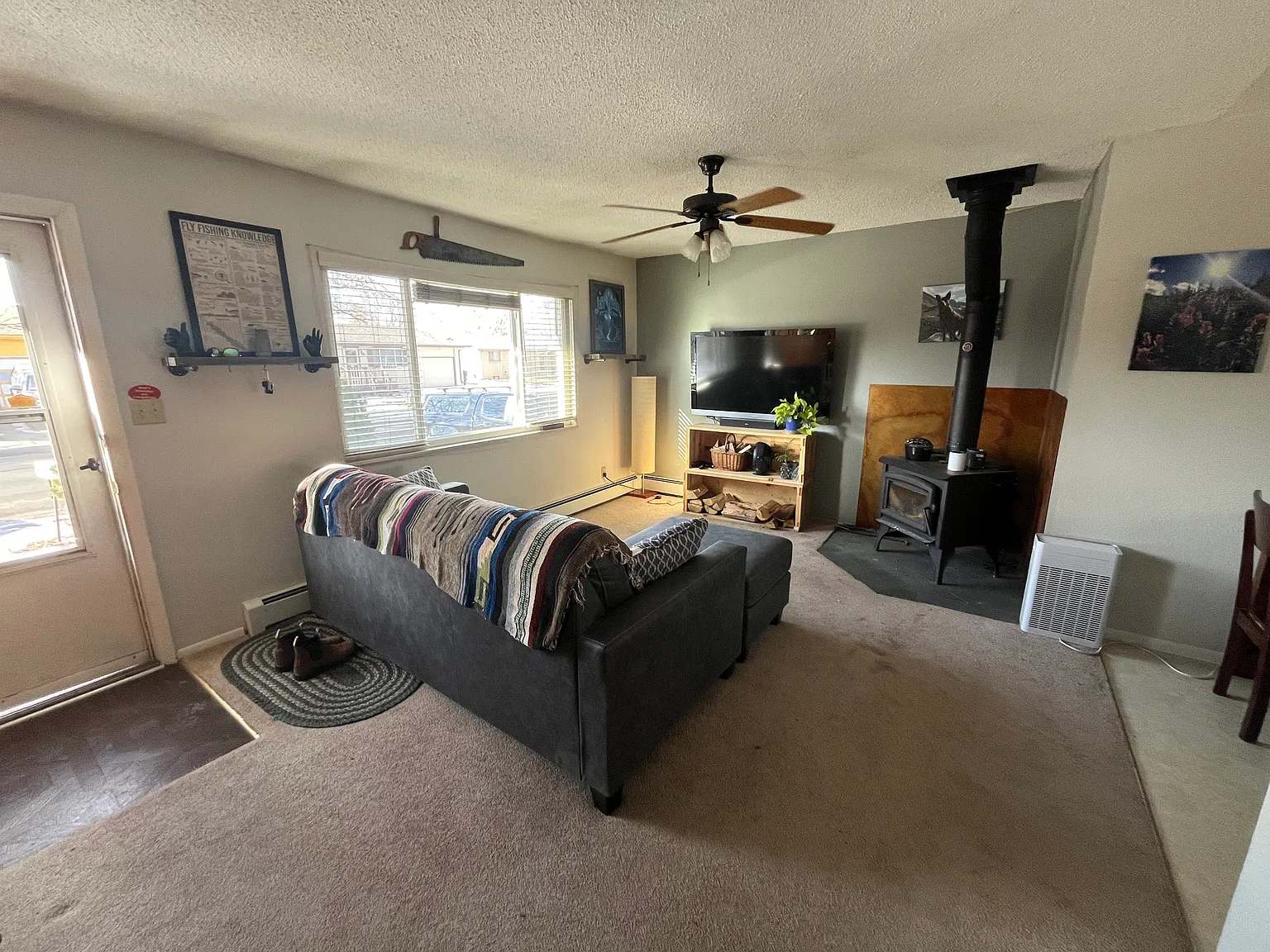 3 bed, 2016 sqft, $900 — Photo 3