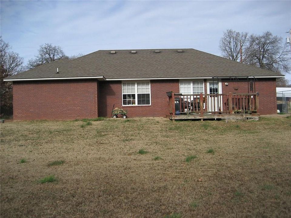 2nd image of 410 NE Brassfield Rd