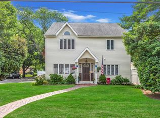 20 Howe St, Huntington Station, NY 11746