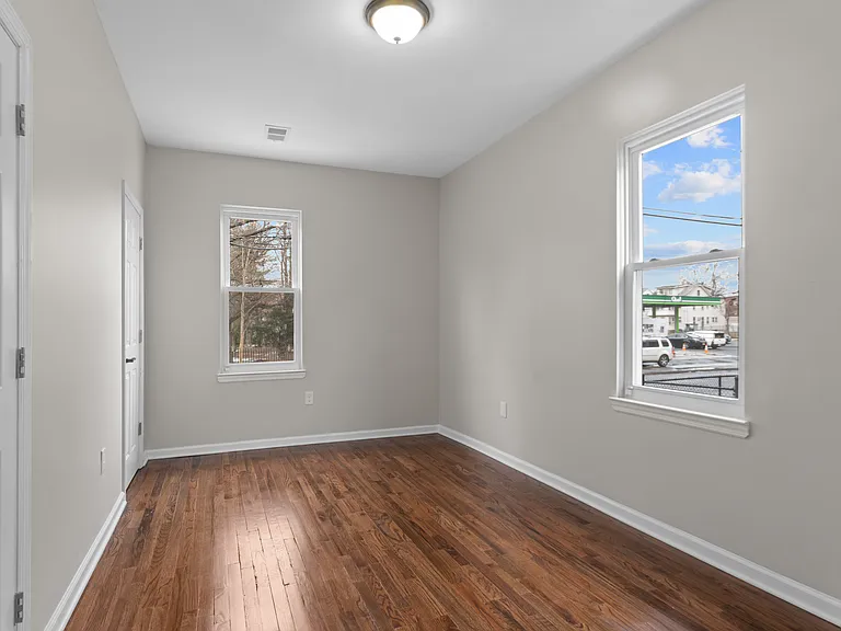 178 Union Ave — Photo 1