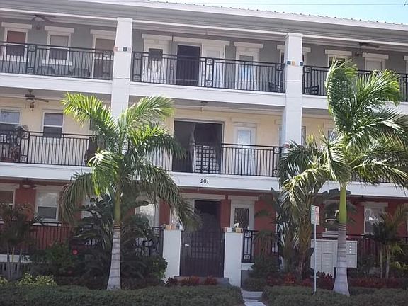 2nd image of 201 6th St S APT 205