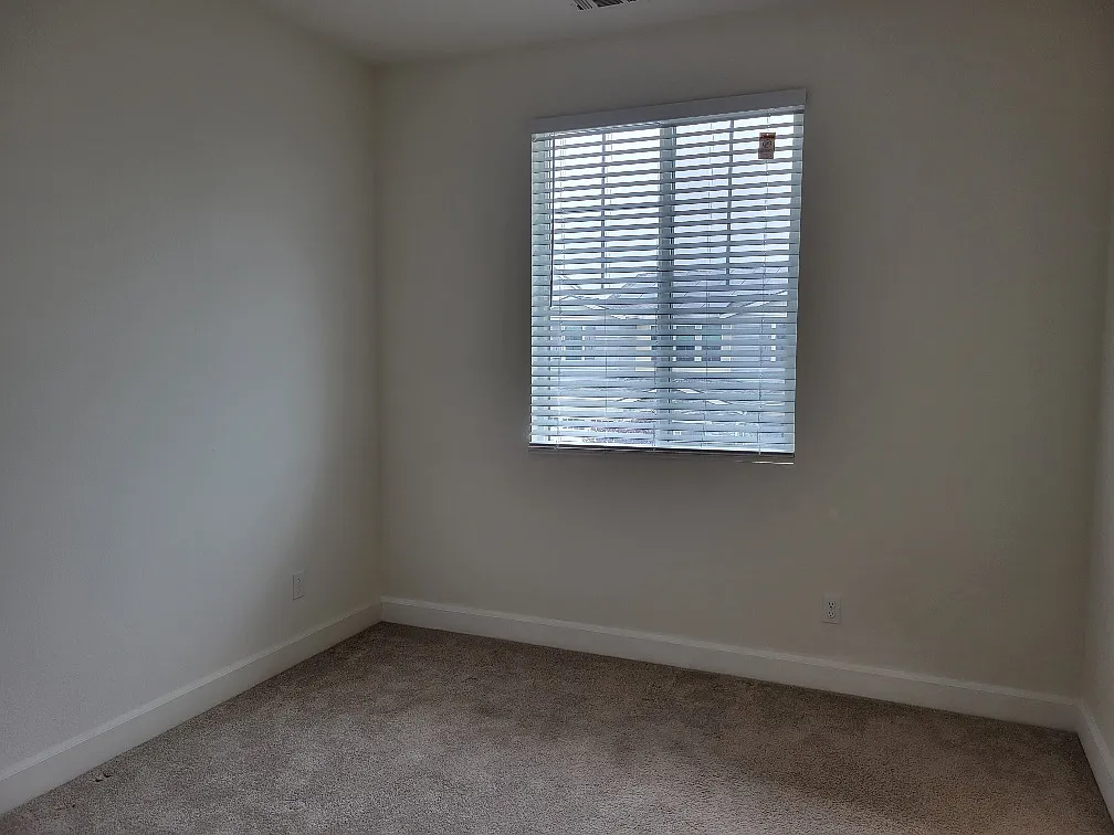 3 bed, 2.5 bath, 1509 sqft, $4,175 — Photo 3