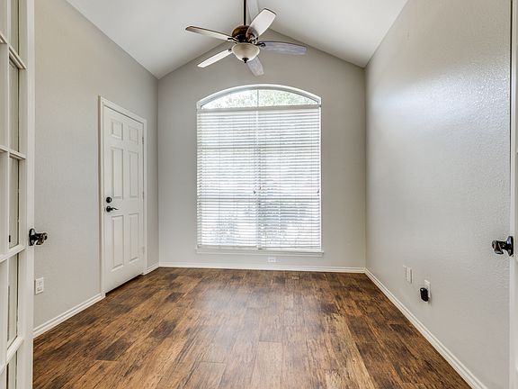 5th image of 1912 Smith Dr