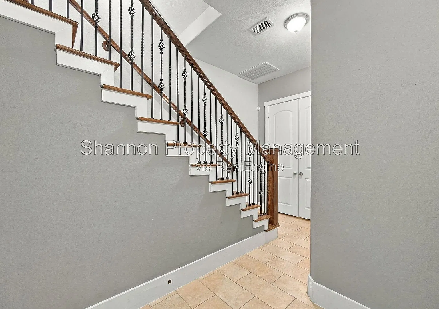3 bed, 3.5 bath, 2300 sqft, $2,995 — Photo 3