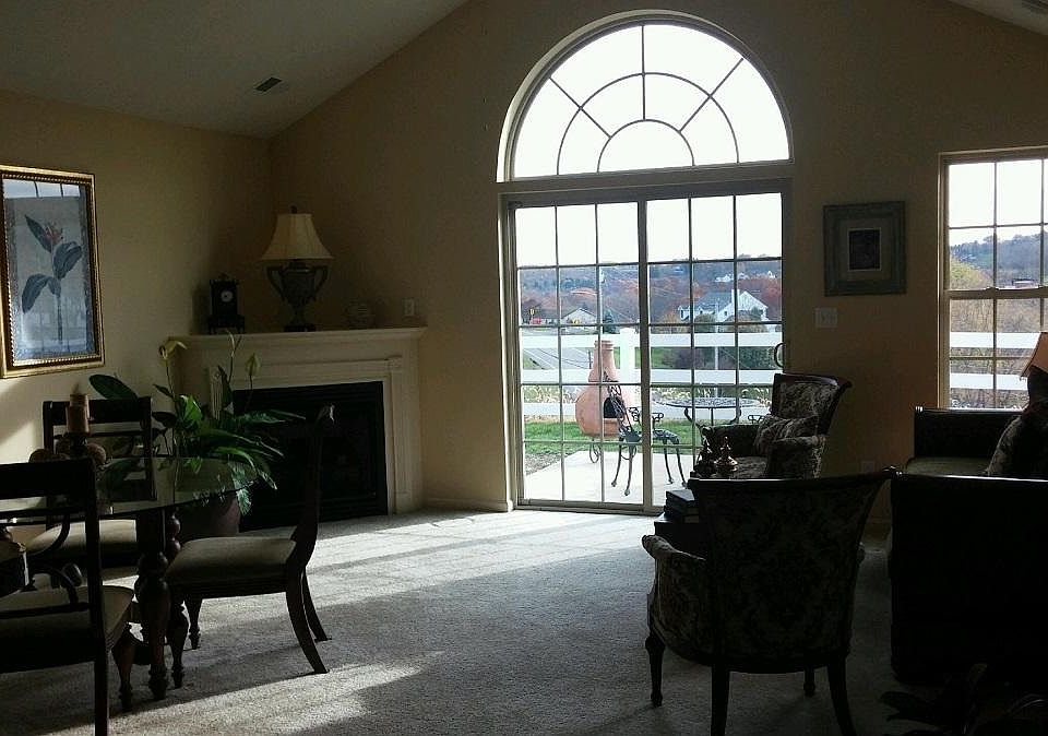 1st image of 904 Manor Dr #64c90e341