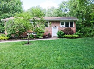 19 Sunset Rd, Lakewood, NJ 08701