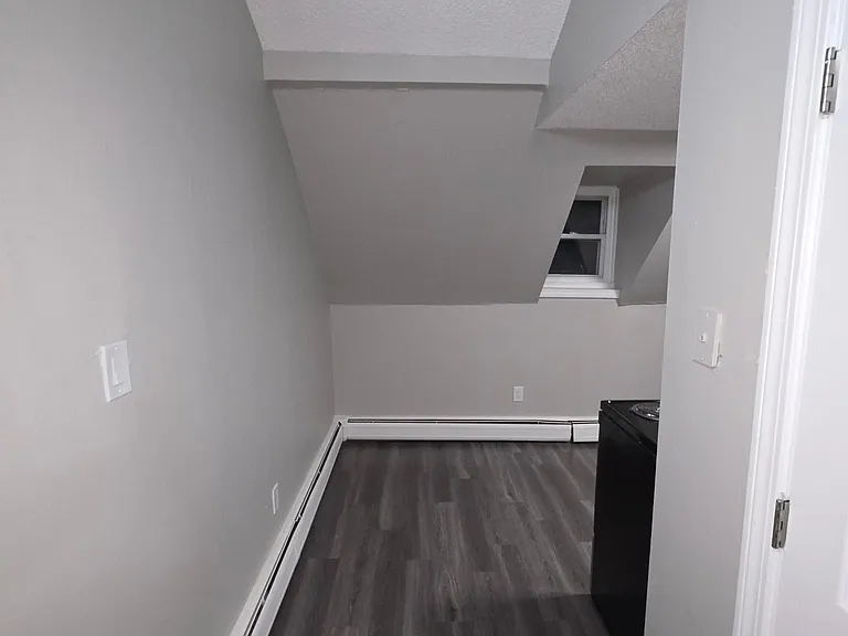 1079 Broad St #3N — Photo 3
