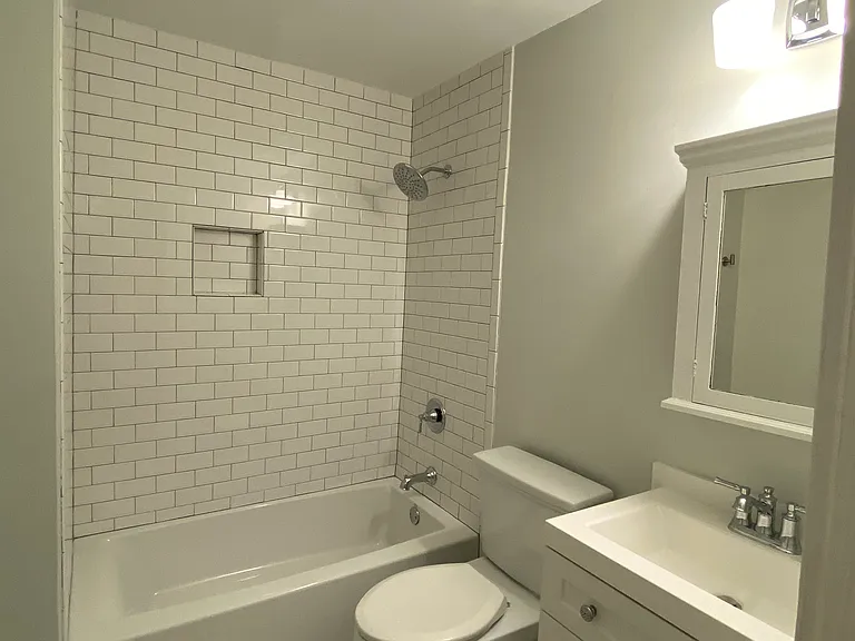 118-120 W Duffy St #118A — Photo 12
