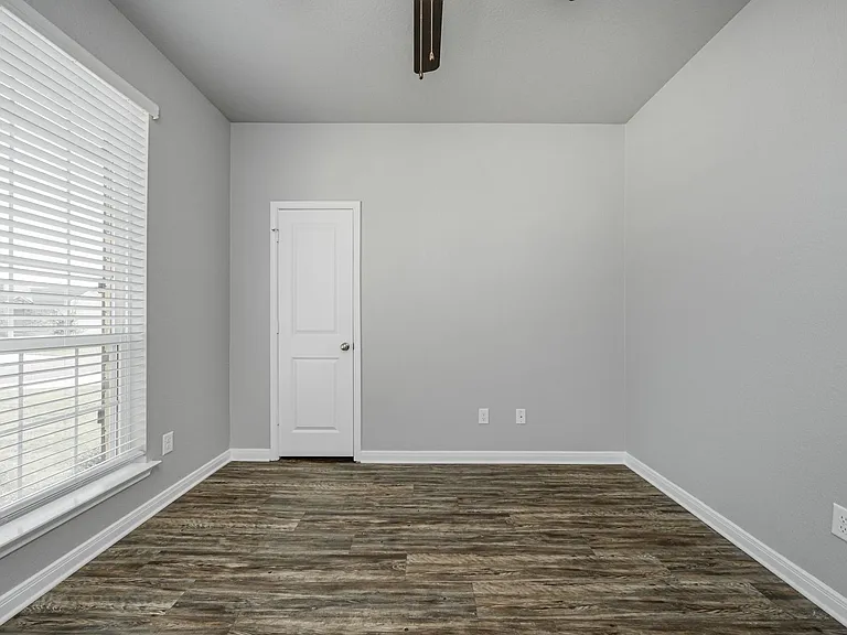 8227 Blue Field Dr — Photo 37