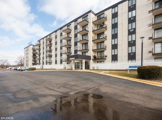 9737 Fox Glen Dr #1D, Niles, IL 60714