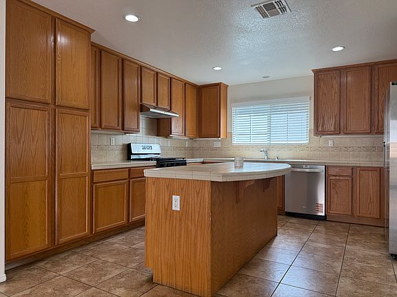 3rd image of 506 N Placer Privado