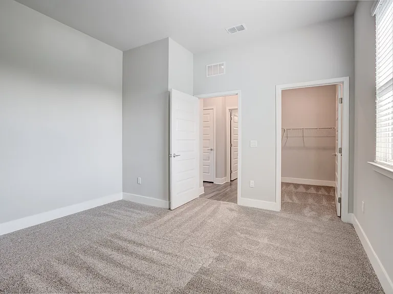 Viridian Reserve Apartments — Photo 31