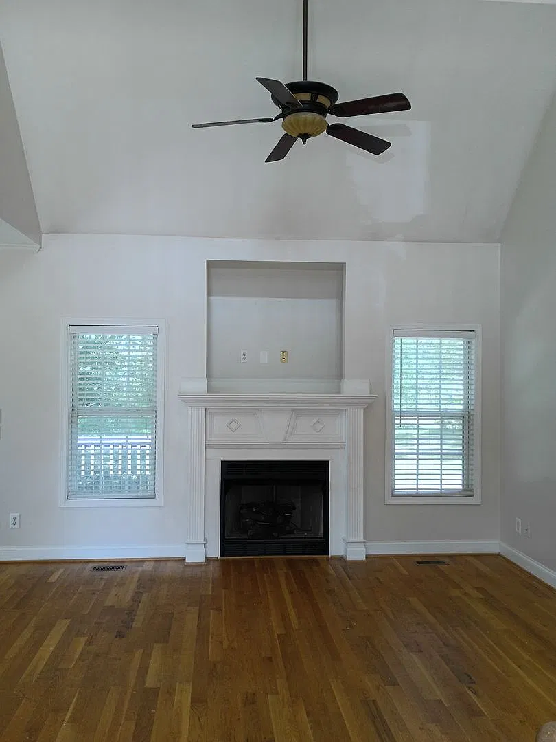4 bed, 2.5 bath, 2096 sqft, $2,099 — Photo 4
