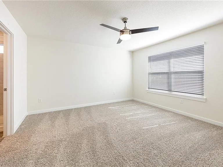 1848 Bonham Ln — Photo 24