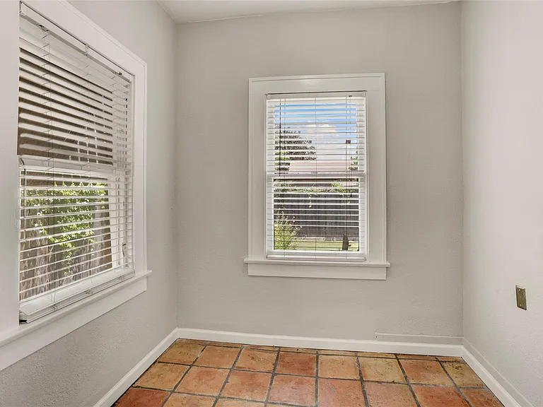 5221 Mulford St — Photo 10