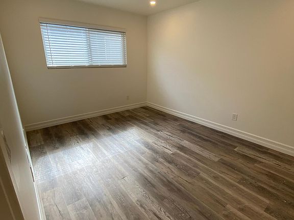 5th image of 1043 Law St APT 4