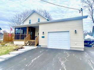 85 Elm St, Gananoque, ON K7G 2S8