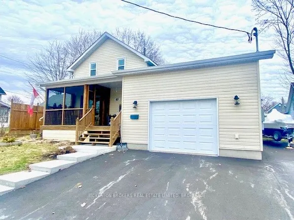 85 Elm St, Gananoque, ON K7G 2S8