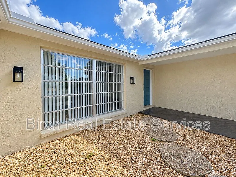 3 bed, 2.0 bath, 1400 sqft, $1,975 — Photo 2