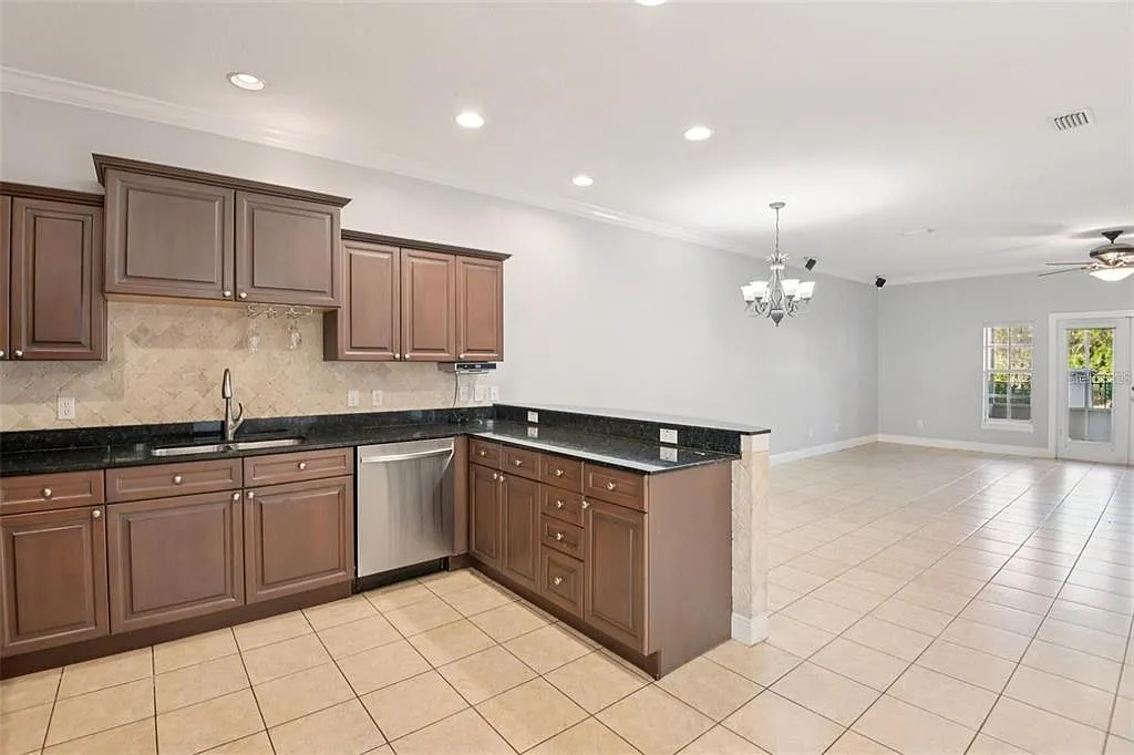 3 bed, 2.5 bath, 1990 sqft, $3,500 — Photo 2