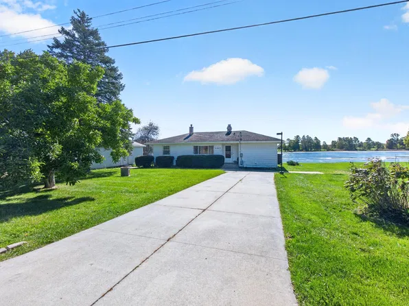 555 Norvell Beach Dr, Brooklyn, MI 49230