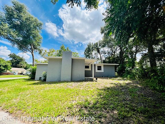 3rd image of 301 Plum Dr