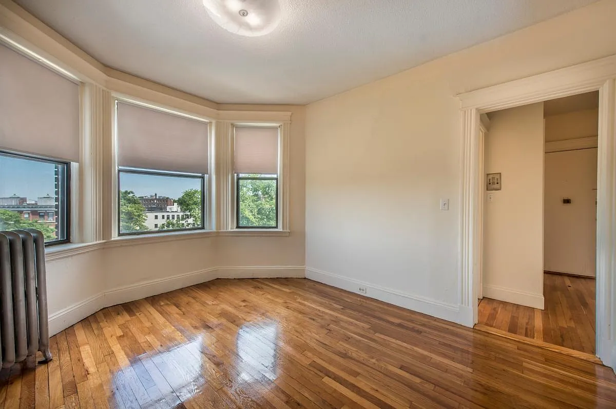 Studio, $1,900 — Photo 1