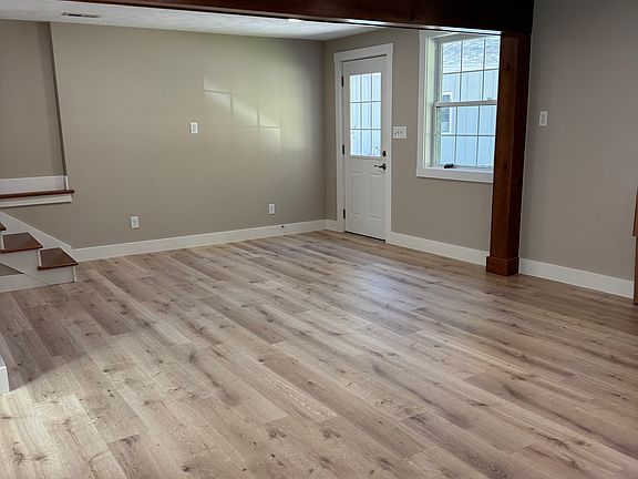 2nd image of 6998 N Kalorama Rd