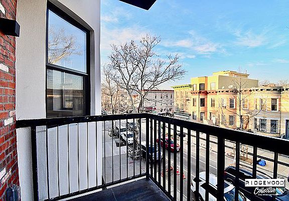 4th image of 392 Woodbine St #5