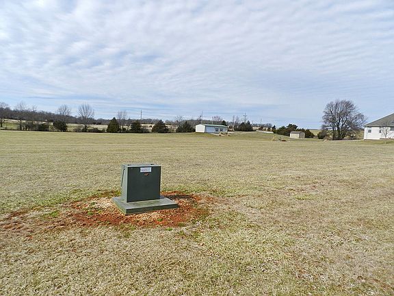 4th image of 3927 S Leigh Ln
