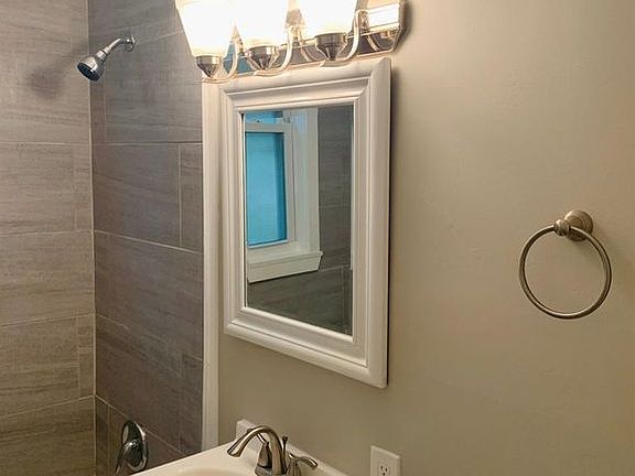 5th image of 2837 Montana Ave #1