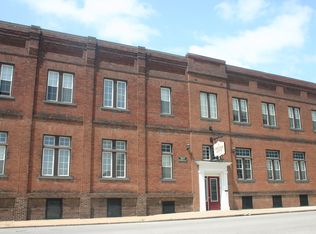 320 S 2nd St #D, Leavenworth, KS 66048