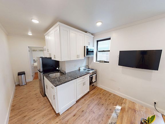2nd image of 301 E 85th St #17A