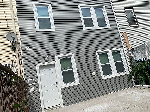 3rd image of 12208 Montauk St