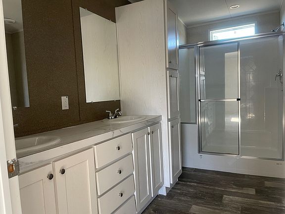 5th image of 129 Pineland Ave #157