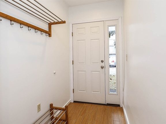 4th image of 6 Halsey Way #C