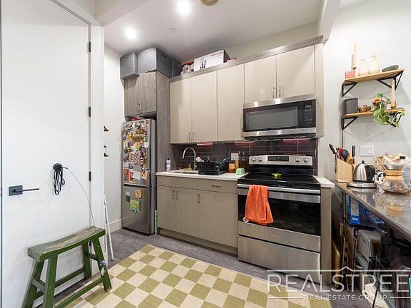 2nd image of 697 De Kalb Ave #3F