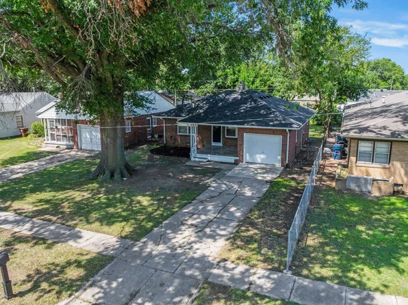 1453 N Old Manor Rd, Wichita, KS 67208