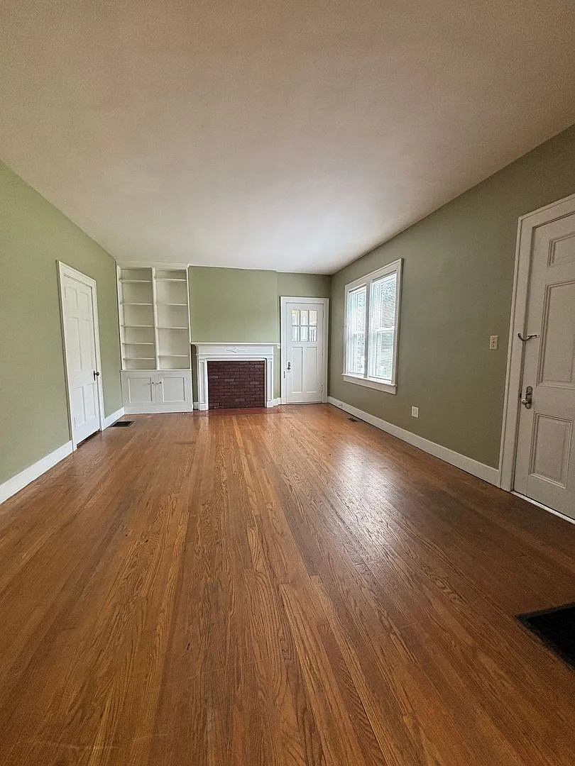 Gorgeous Large Home!! — Photo 2