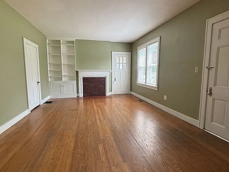 104 Fairway Dr — Photo 2