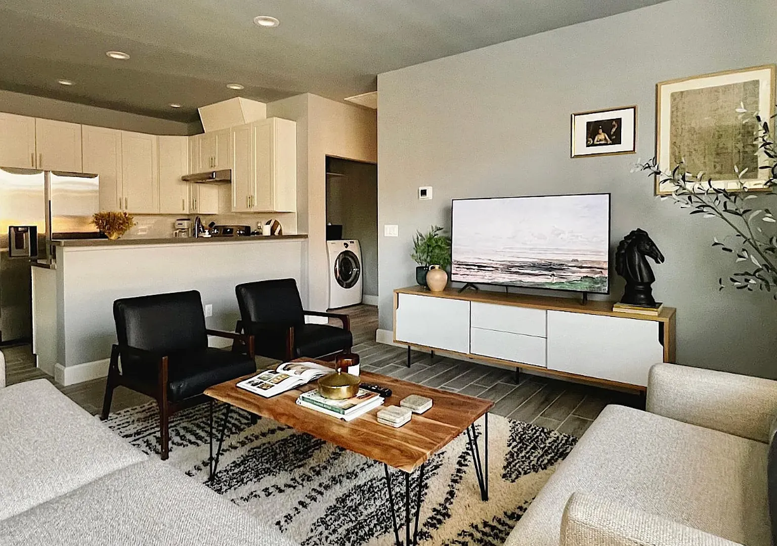 Cute as a Bug! Occupied 2/1. Please reference ad for viewings. — Photo 2