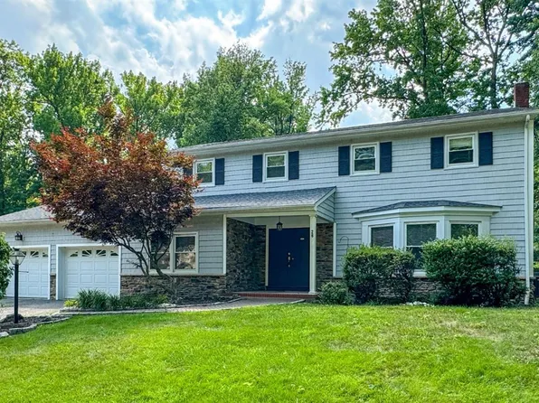 28 Sherwood Rd, Edison, NJ 08820