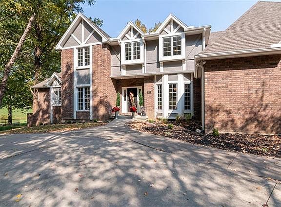 3rd image of 29 Eastwood Dr