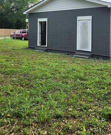 3rd image of 3062 Casimire St