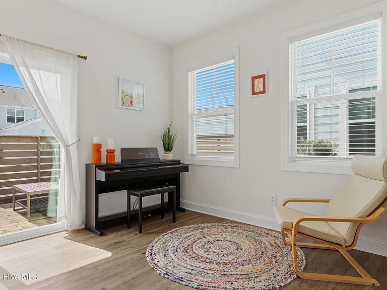 4744 Siddons Dr — Photo 16