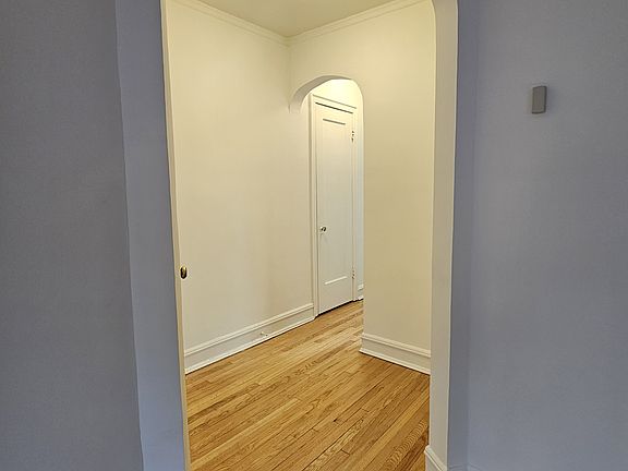 5th image of 1635 W Fargo Ave #3B