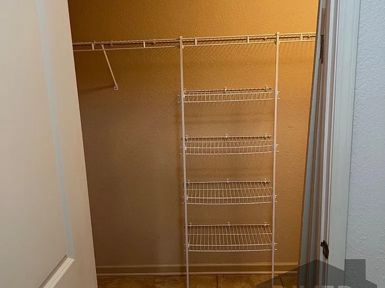 105 Deerbrooke Ln — Photo 10