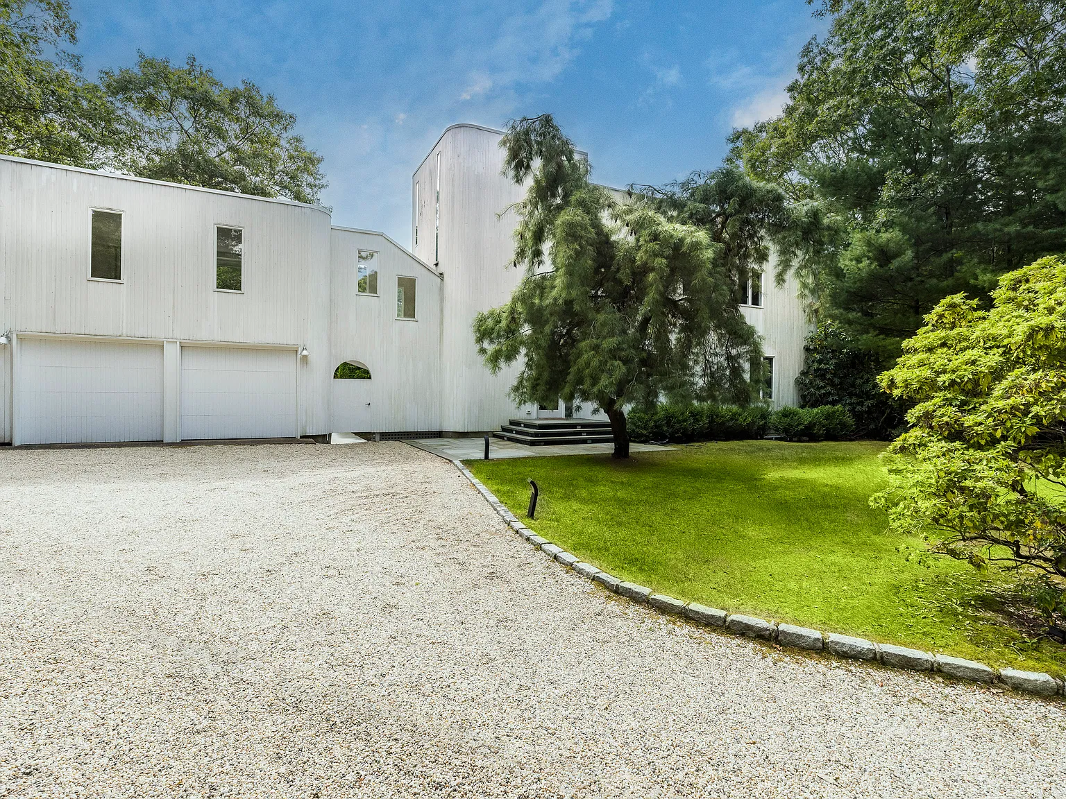 Renovated, Spacious and Private in a Desirable Community — Photo 2