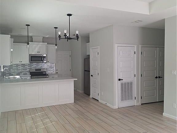 3rd image of 1019 N Clarence Ave #2